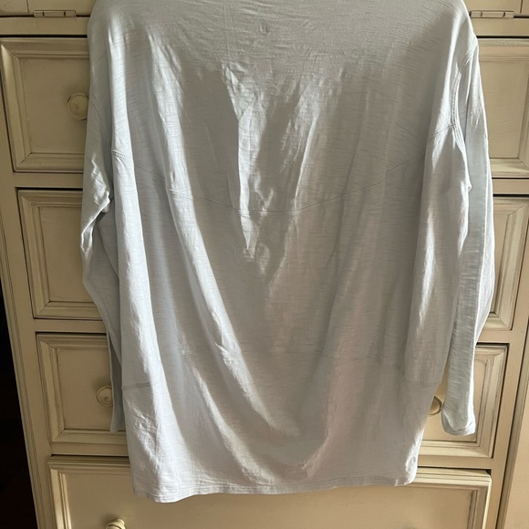 Lululemon back in action long sleeve - Picture 2 of 3